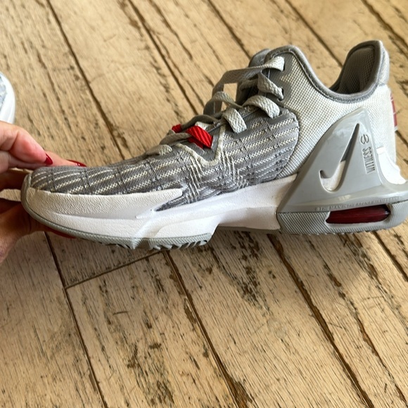 🆕NIKE🆕 NIKE WITNESS GRAY LADIES SIZE 5 EXCELLENT CONDITION/RARELY WORN - Picture 7 of 11